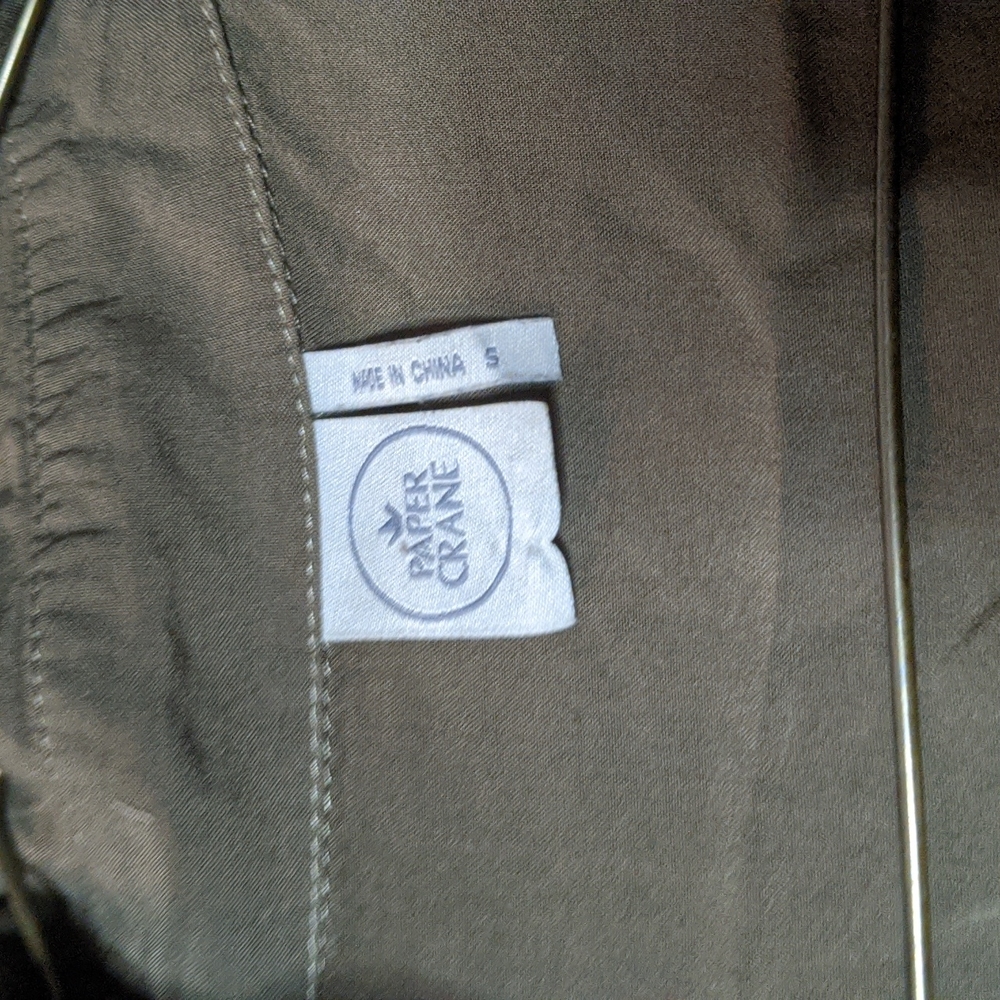 Paper crane floral lace back olive green button up - Picture 4 of 8